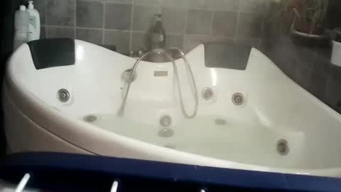 Snapshot of l_a_d_y chatting on 03.01.25 pelle and lady online show from 03.01.25