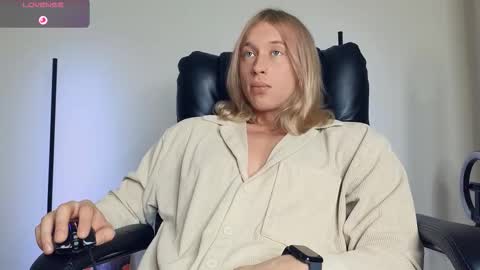 Snapshot of l_adonis_l chatting on 11.10.25 Adonis online show from 11.10.25