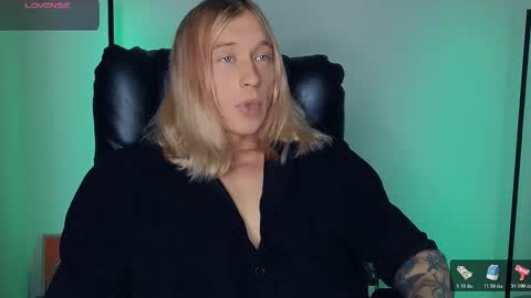 Snapshot of l_adonis_l chatting on 12.20.25 Adonis online show from 12.20.25