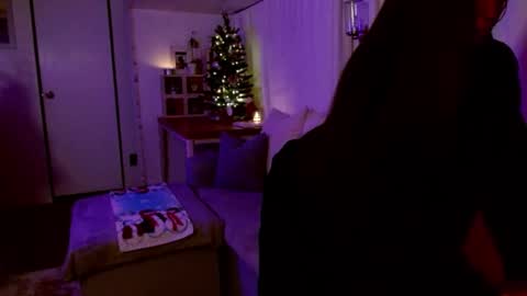 Snapshot of l_and_elle chatting on 12.14.24 Giselle online show from 12.14.24