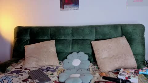 Snapshot of la_briela chatting on 05.08.26 Help me reach 50 likes online show from 05.08.26