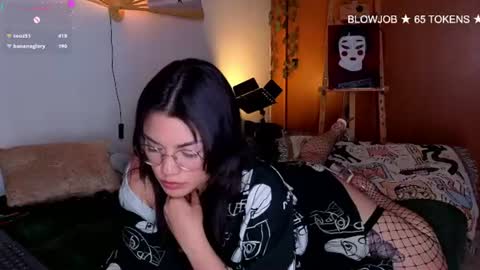 Snapshot of la_briela chatting on 06.29.26 Help me reach 50 likes online show from 06.29.26