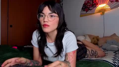 Snapshot of la_briela chatting on 07.24.26 Help me reach 50 likes online show from 07.24.26