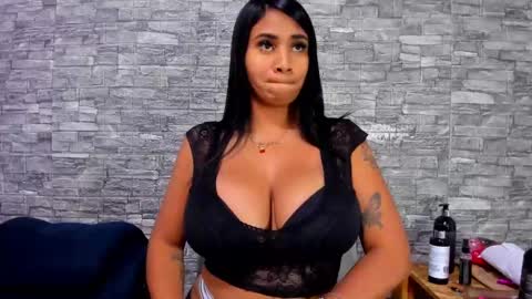 Snapshot of la_indiia chatting on 02.05.25 la_indiia online show from 02.05.25