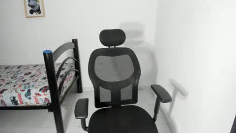 Snapshot of la_pequena_culona chatting on 03.17.26 la_pequena_culona online show from 03.17.26