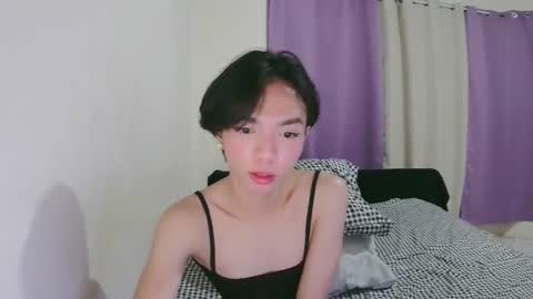 Snapshot of la_ura chatting on 11.12.25 Laura online show from 11.12.25