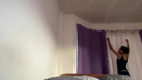 Snapshot of la_ura chatting on 12.15.25 Laura online show from 12.15.25