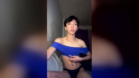 Snapshot of la_ura chatting on 12.20.25 Laura online show from 12.20.25