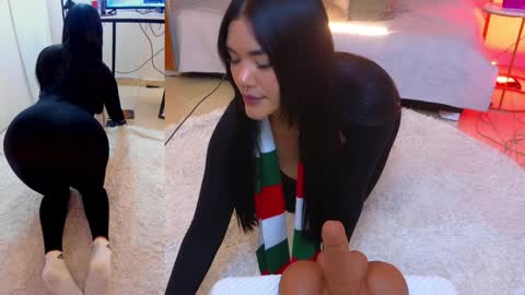 Snapshot of laady_brownn chatting on 12.24.24 Cris  online show from 12.24.24