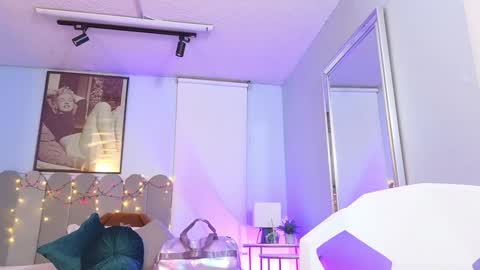 Snapshot of laady_brownn chatting on 12.30.24 Cris  online show from 12.30.24