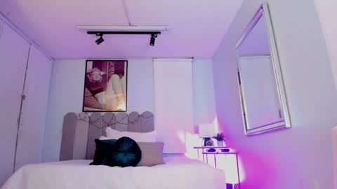 Snapshot of laady_brownn chatting on 12.31.24 Cris  online show from 12.31.24