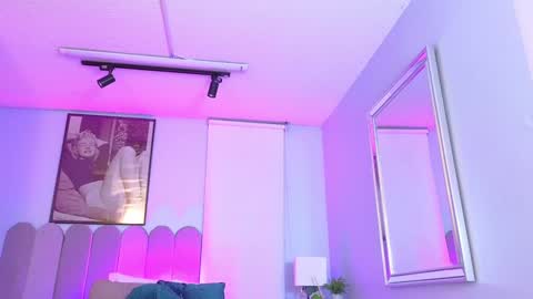 Snapshot of laady_brownn chatting on 01.10.25 Cris  online show from 01.10.25