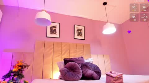 Snapshot of laady_brownn chatting on 01.11.25 Cris  online show from 01.11.25