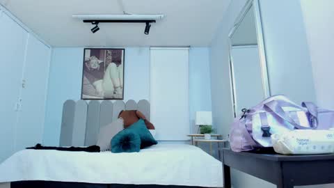 Snapshot of laady_brownn chatting on 01.17.25 Cris  online show from 01.17.25