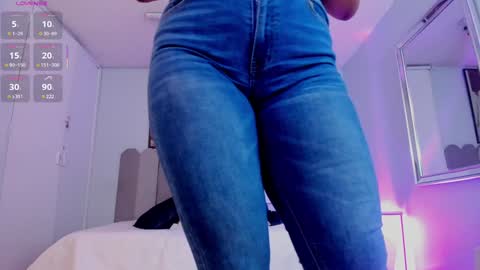 Snapshot of laady_brownn chatting on 01.29.25 Cris  online show from 01.29.25