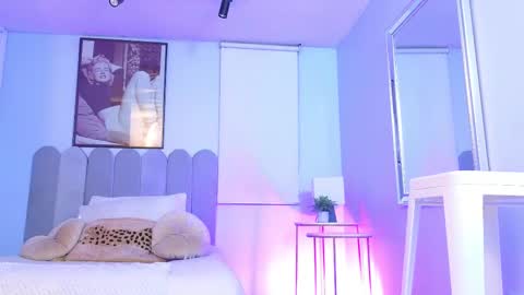 Snapshot of laady_brownn chatting on 02.18.25 Cris  online show from 02.18.25