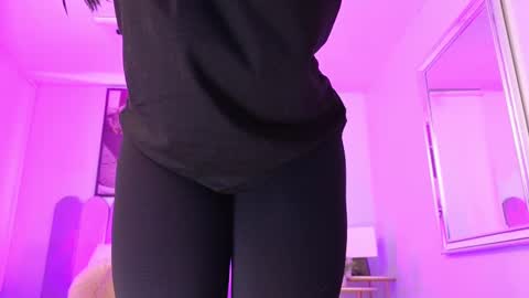 Snapshot of laady_brownn chatting on 02.19.25 Cris  online show from 02.19.25