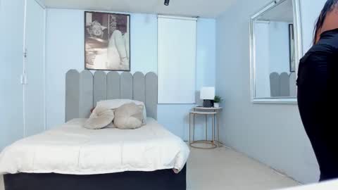 Snapshot of laady_brownn chatting on 02.21.25 Cris  online show from 02.21.25