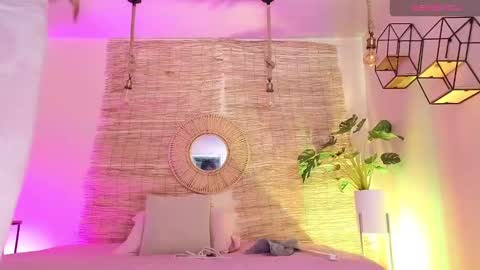 Snapshot of laady_brownn chatting on 02.22.25 Cris  online show from 02.22.25