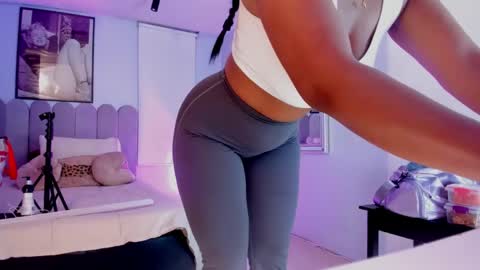 Snapshot of laady_brownn chatting on 02.24.25 Cris  online show from 02.24.25