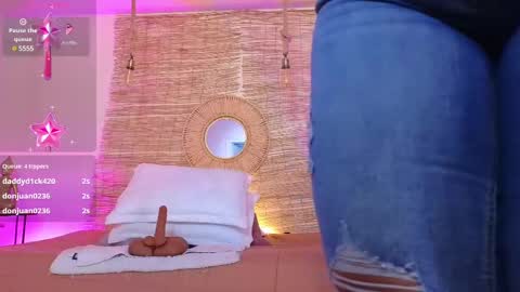 Snapshot of laady_brownn chatting on 03.04.25 Cris  online show from 03.04.25