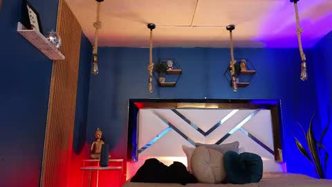 Snapshot of laady_brownn chatting on 09.17.25 Cris  online show from 09.17.25