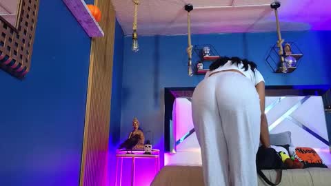 Snapshot of laady_brownn chatting on 10.08.25 Cris  online show from 10.08.25