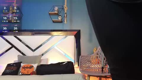 Snapshot of laady_brownn chatting on 10.20.25 Cris  online show from 10.20.25