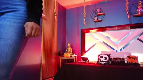 Snapshot of laady_brownn chatting on 10.29.25 Cris  online show from 10.29.25