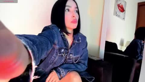 Snapshot of lace_victoria chatting on 04.25.26 lace_victoria online show from 04.25.26