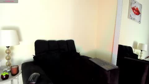 Snapshot of lace_victoria chatting on 07.04.26 lace_victoria online show from 07.04.26