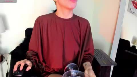 Snapshot of lace_victoria chatting on 07.27.26 lace_victoria online show from 07.27.26