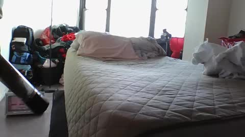 lachickadelbronx online show from 01.03.25