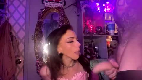 Laci online show from 12.15.25