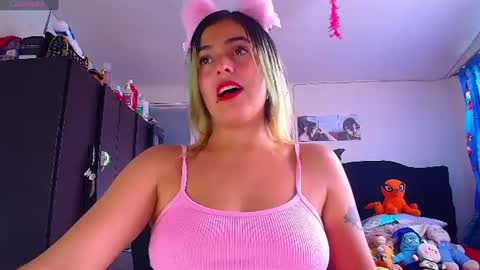 Snapshot of lacolombiana_bitch chatting on 06.24.26 Valentina online show from 06.24.26