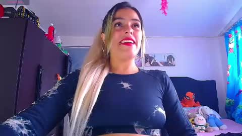 Snapshot of lacolombiana_bitch chatting on 07.08.26 Valentina online show from 07.08.26