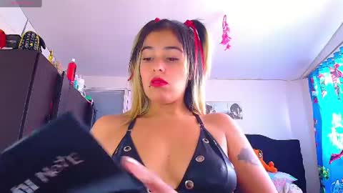 Snapshot of lacolombiana_bitch chatting on 07.10.26 Valentina online show from 07.10.26