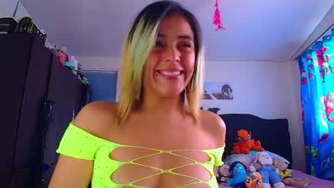 Snapshot of lacolombiana_bitch chatting on 07.16.26 Valentina online show from 07.16.26