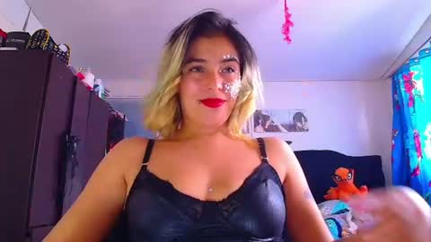 Snapshot of lacolombiana_bitch chatting on 07.23.26 Valentina online show from 07.23.26
