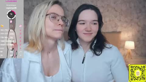 Snapshot of lacyedison chatting on 06.03.26 Violet and Isabel online show from 06.03.26