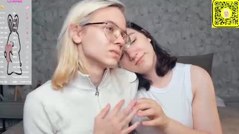 Violet and Isabel online show from 06.27.26