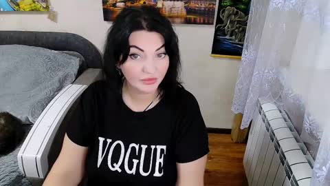 Snapshot of lady_boom_ chatting on 11.19.25 lady_boom_ online show from 11.19.25