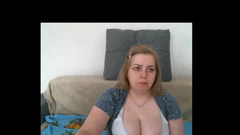 Snapshot of lady_cute_cat chatting on 05.18.26 lady cute cat29 online show from 05.18.26