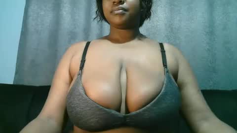 lady_dearra online show from 06.12.26