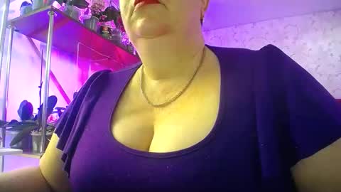 Lady Gloria online show from 04.07.26