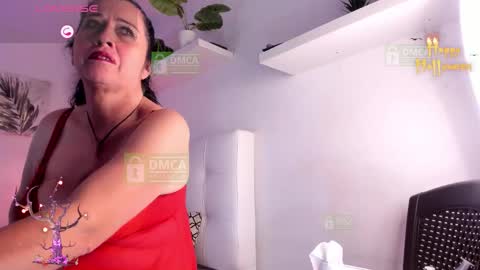 Snapshot of lady_hellen chatting on 10.17.25 online show from 10.17.25