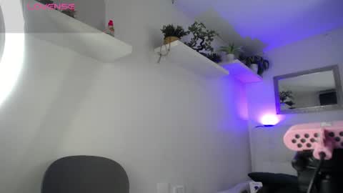 Snapshot of lady_hellen chatting on 06.27.26 online show from 06.27.26