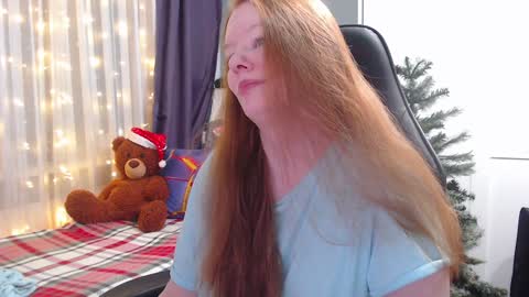 Snapshot of lady_inari chatting on 12.23.24 Angelika online show from 12.23.24