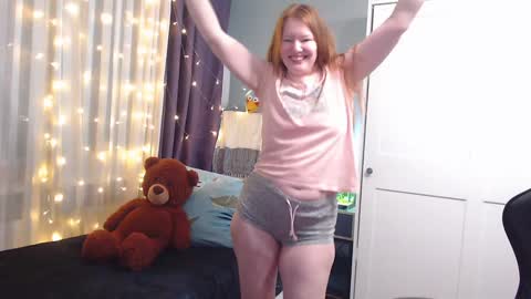 Snapshot of lady_inari chatting on 01.21.25 Angelika online show from 01.21.25
