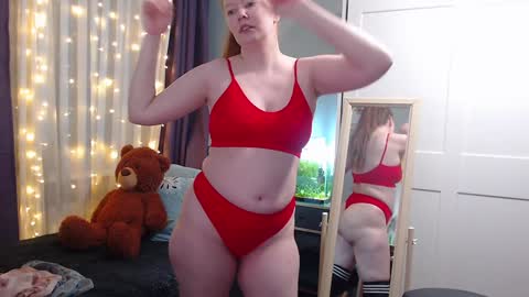 Snapshot of lady_inari chatting on 01.22.25 Angelika online show from 01.22.25
